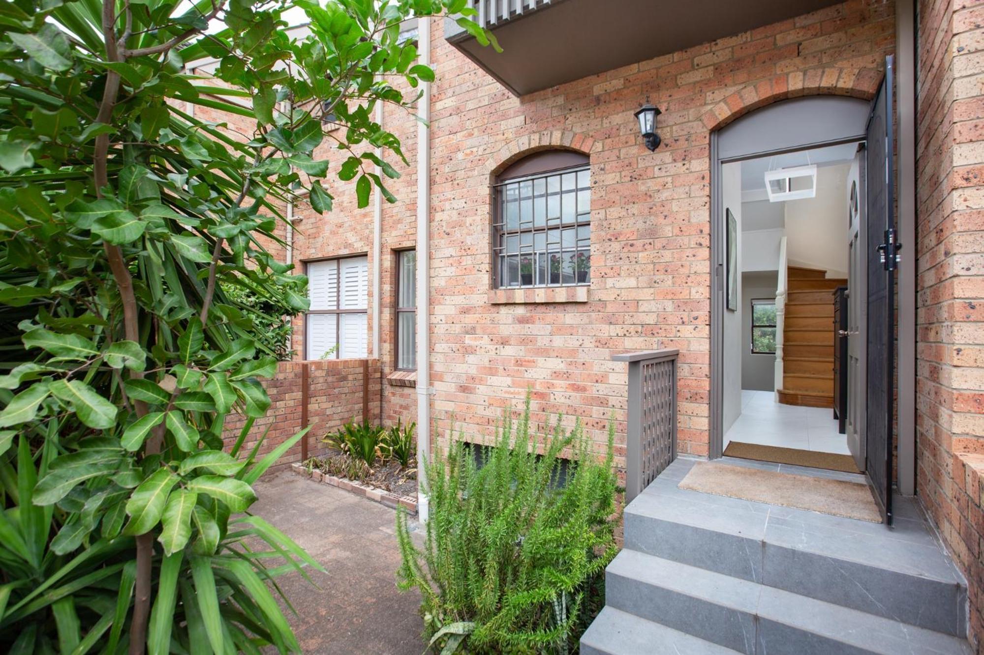 Spacious 3-Bed Townhouse In Stylish Balmain 悉尼 外观 照片